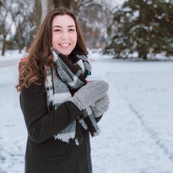 Meet your Posher, Emma - Picture 1 of 1